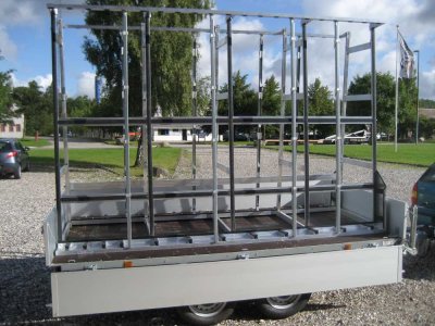 4-glassrack-on-trailer.jpg