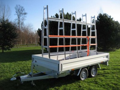 5-glassrack-on-trailer.jpg